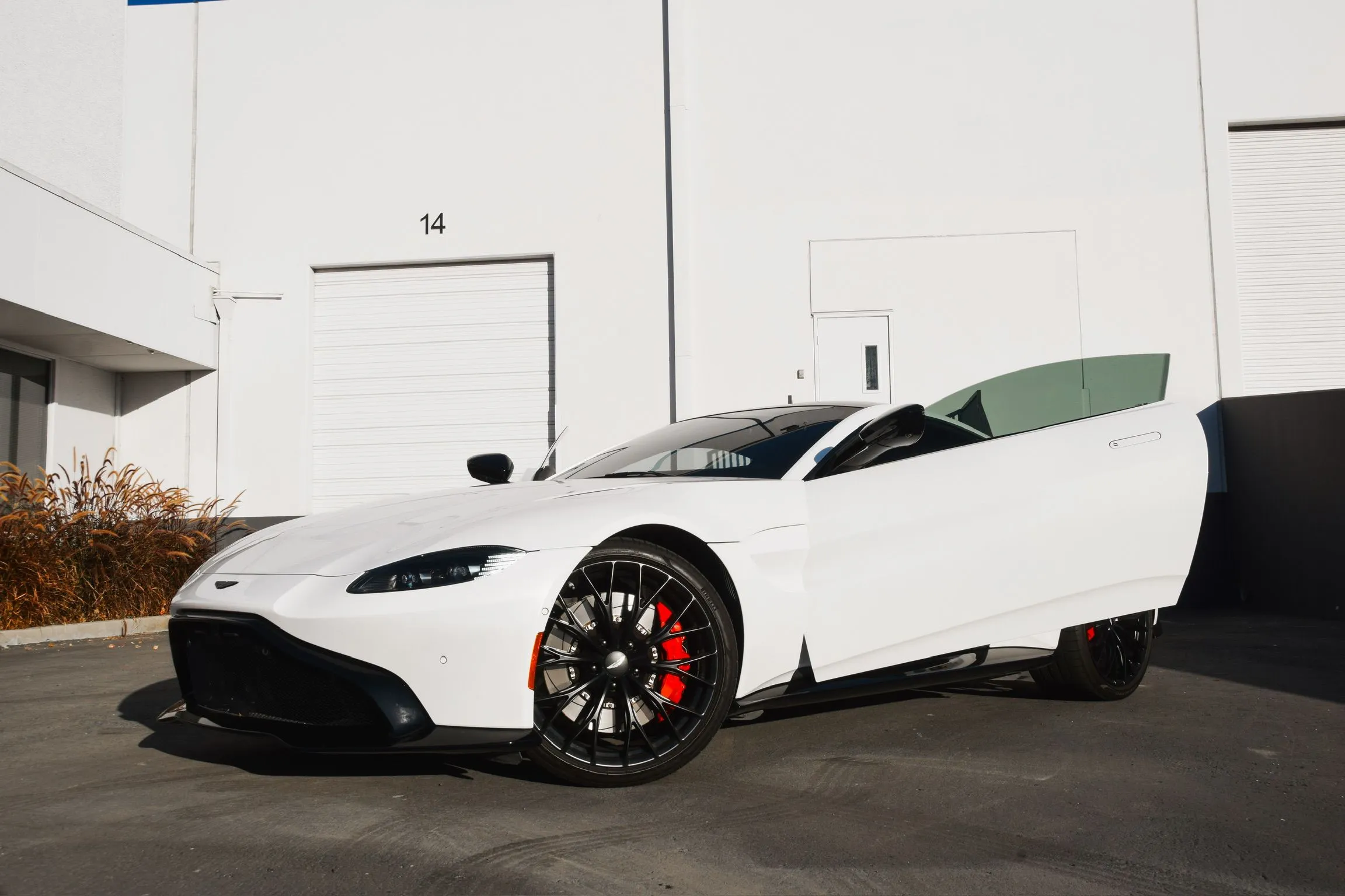 Aston Martin Vantage White | Apex Exotic Rentals