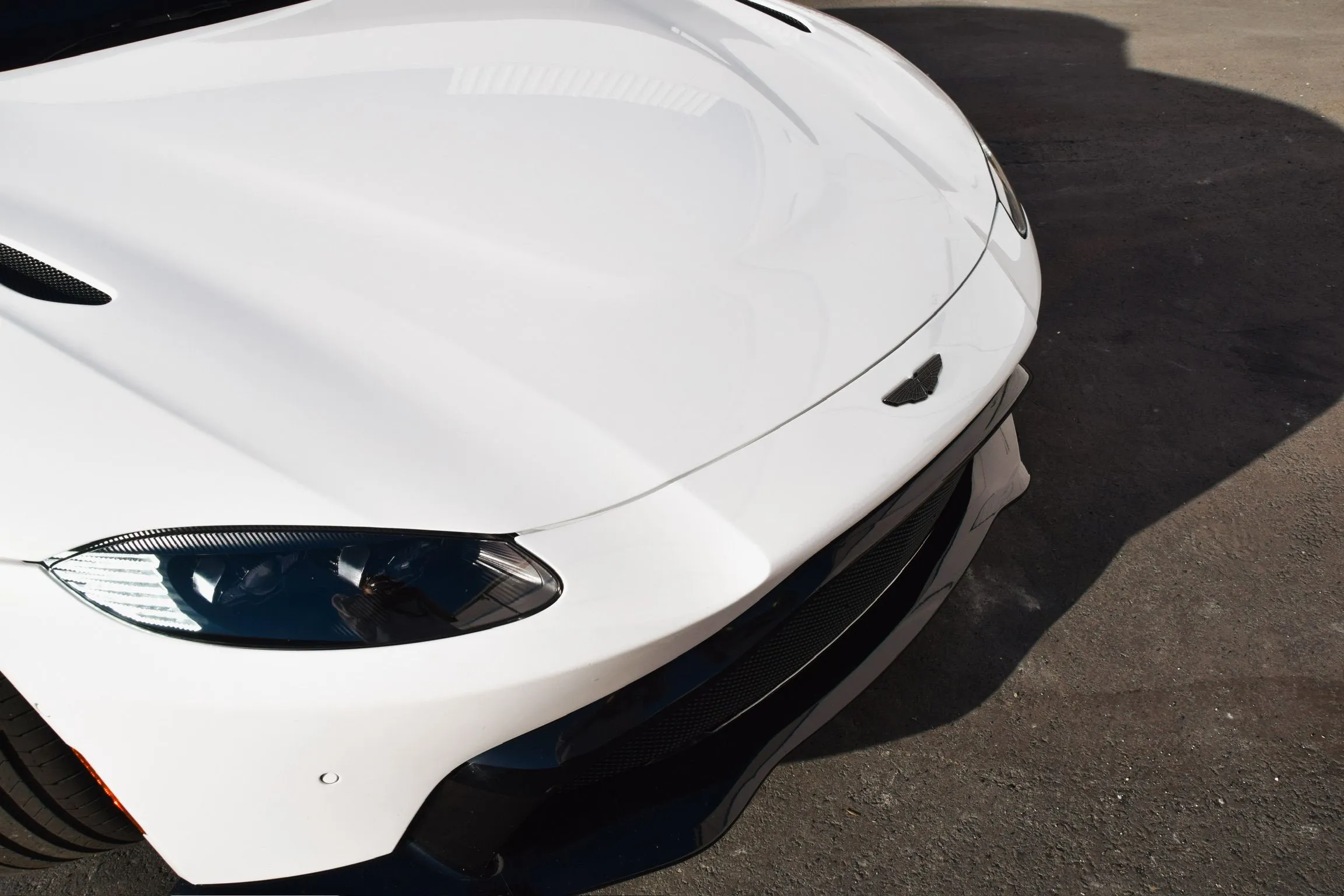 Aston Martin Vantage White | Apex Exotic Rentals