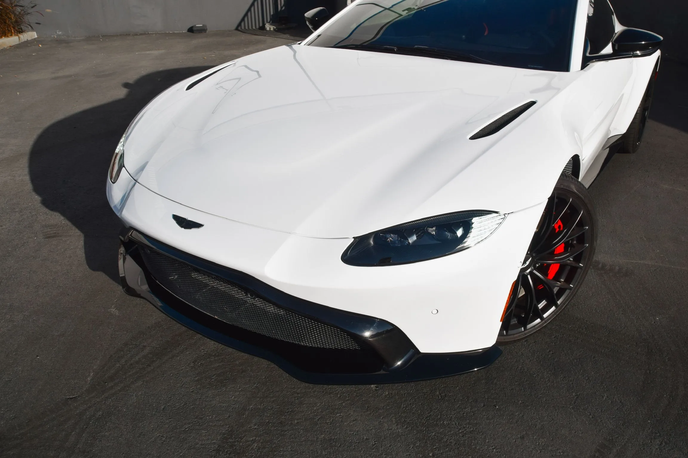 Aston Martin Vantage White | Apex Exotic Rentals