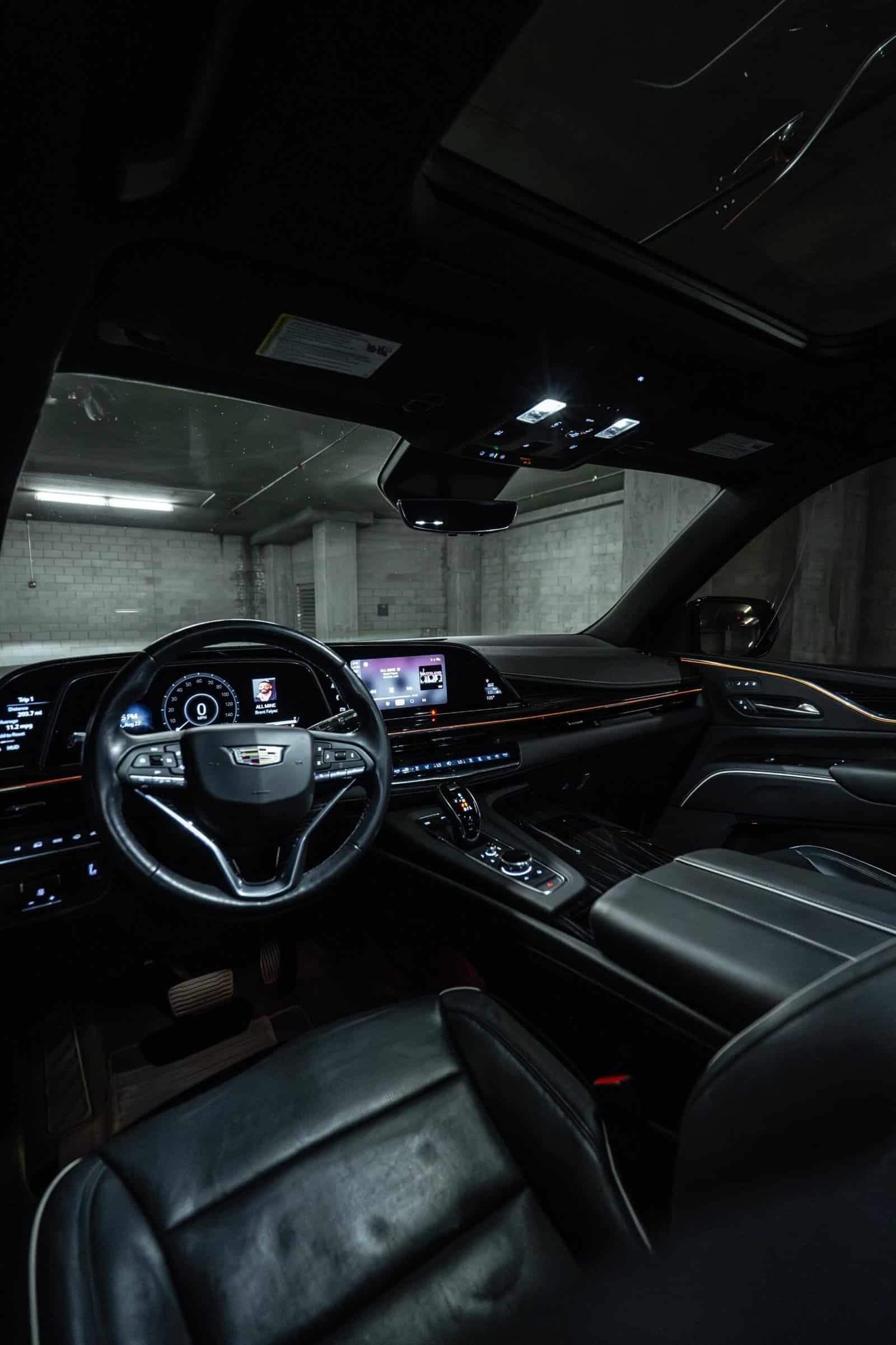 Cadillac Escalade (Black)
