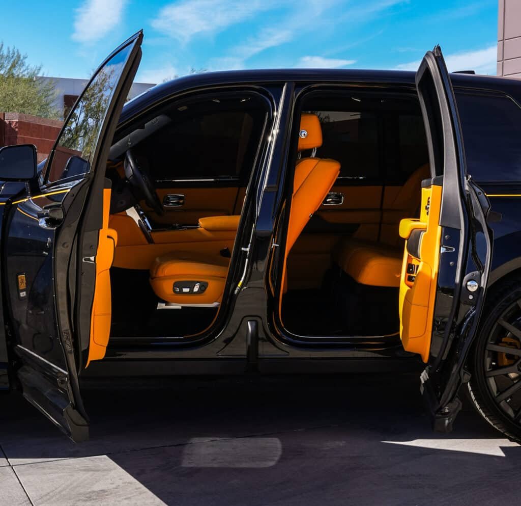 Rolls-Royce Cullinan (Black)