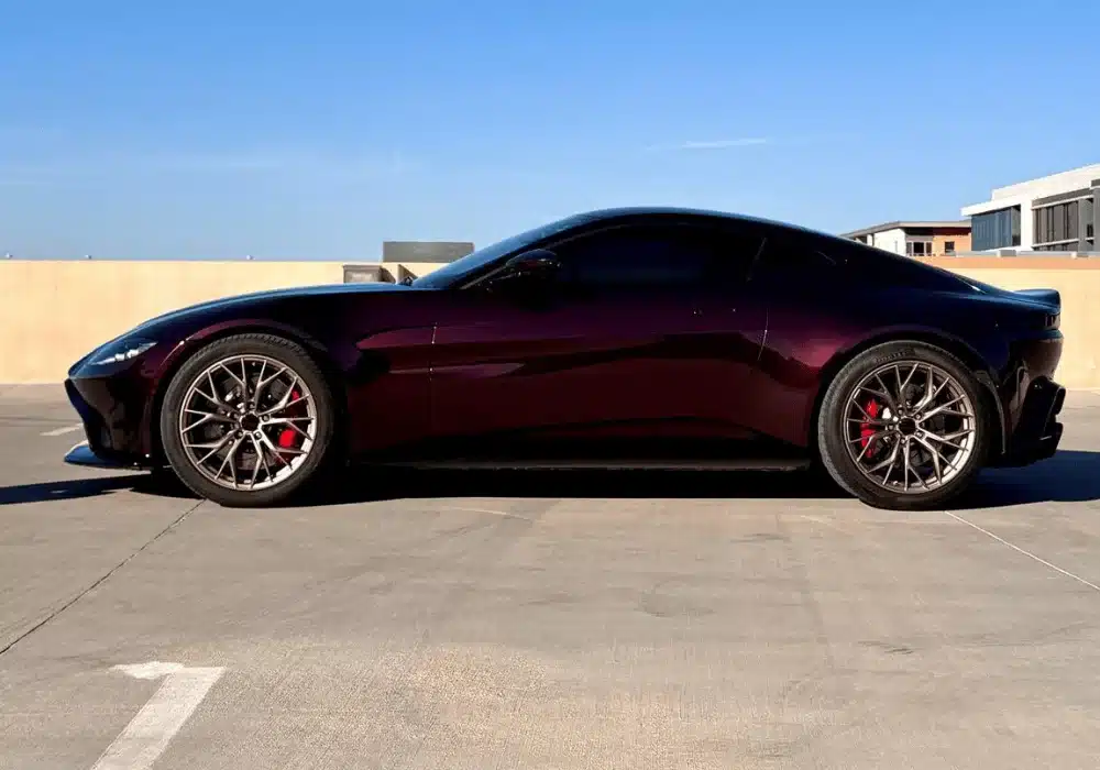Aston Martin Vantage (Maroon)