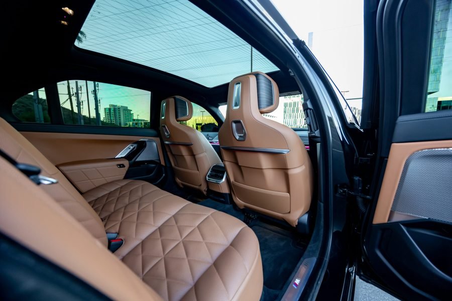 BMW 740i