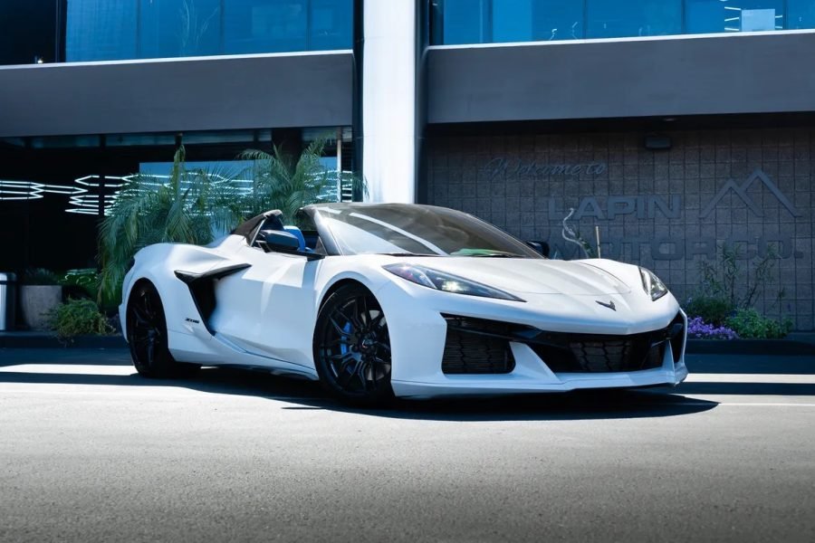 C8 Z06 Corvette in white, parked in front of a modern building, showcasing its sleek design and aggressive stance, highlighting its status as a luxury sports car available for rent in Scottsdale and Phoenix.